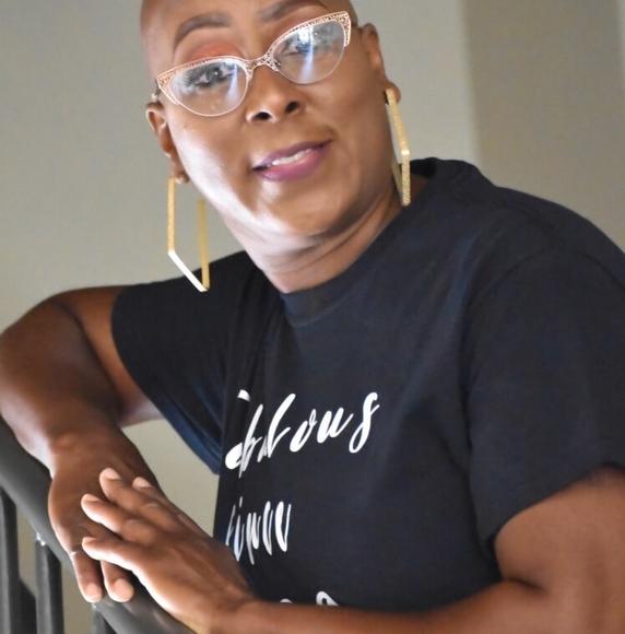 Meet your Posher, Denette - Picture 1 of 1